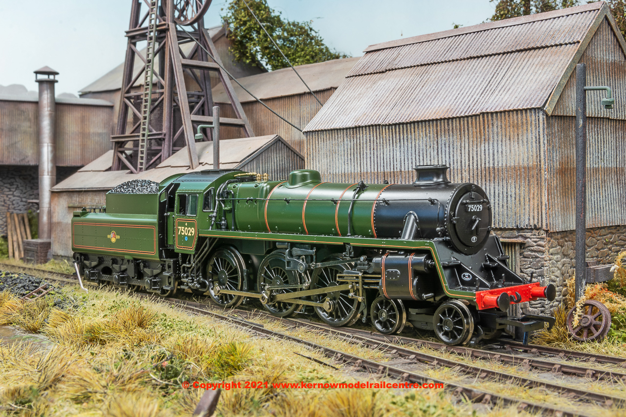 31-116A Bachmann BR Standard 4MT Steam Loco number 75029 in BR Lined Green - Late Crest - BR2 Tender - Era 5.